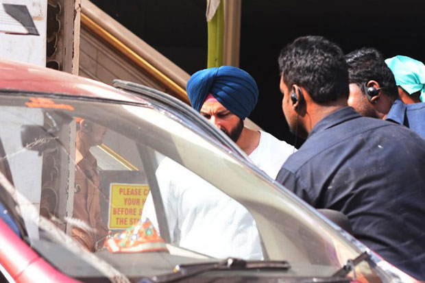 Check out Turban-clad Saif Ali Khan shoots Sacred Games