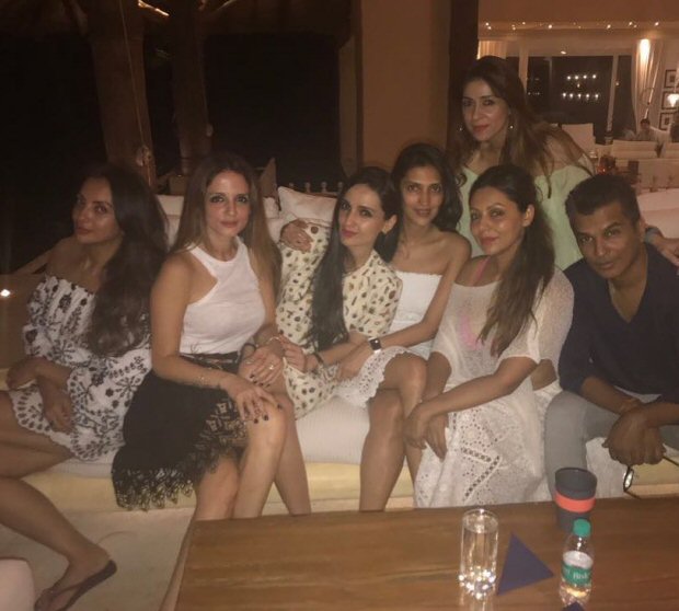 INSIDE PHOTOS Deepika Padukone, Katrina Kaif, Alia Bhatt, Karan Johar, Sidharth Malhotra and others at Shah Rukh Khan's grand birthday bash!-16