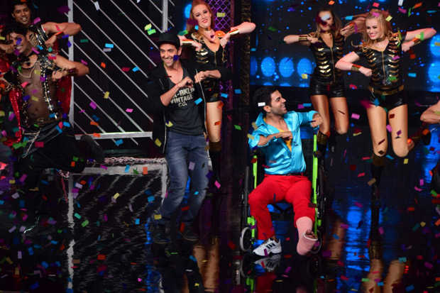 It was a riot on Lip Sing Battle with Hrithik Roshan, Kriti Sanon and Rajkummar Rao dancing together on stage (8)