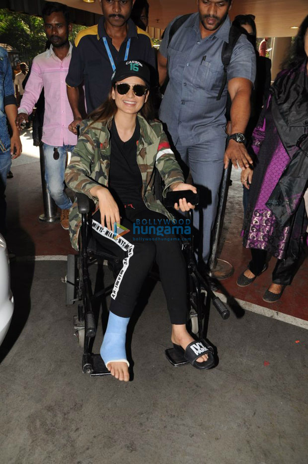 Kangana Ranaut injures her right leg on the sets of Manikarnika-3