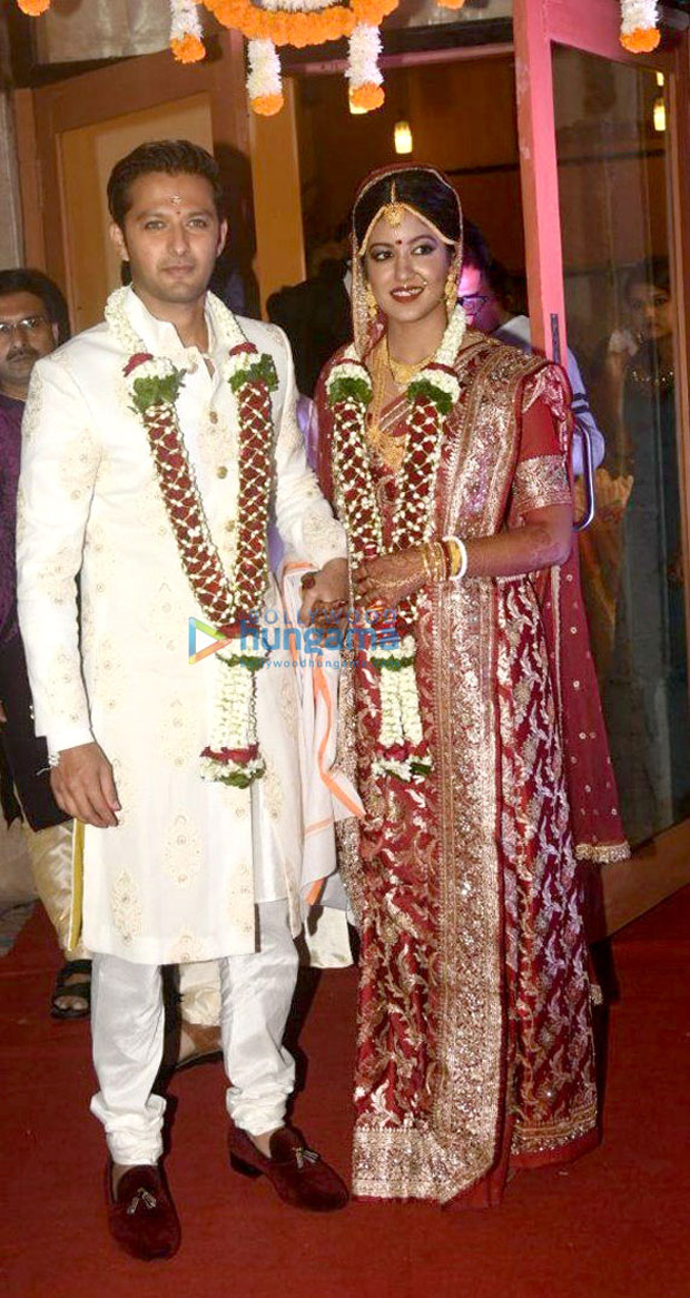 Vatsal-Seth-and-Ishita-Dutta-pose-after-their-wedding--(3)
