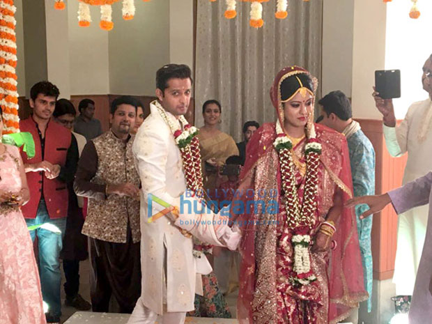 Vatsal-Seth-and-Ishita-Dutta-pose-after-their-wedding--(4)