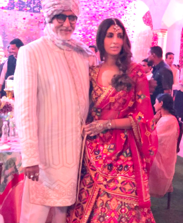 WOW! Amitabh Bachchan, Jaya Bachchan, Abhishek Bachchan, Aishwarya Rai Bachchan and Shweta Nanda attend a wedding and they all look regal! (3)