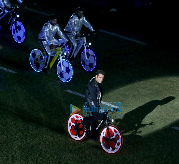 WOW! Salman Khan and Katrina Kaif rock the show at ISL’s opening ceremony (3)