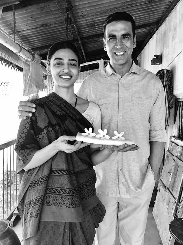 WOW! These two new stills of PadMan would surely make your day! (2)