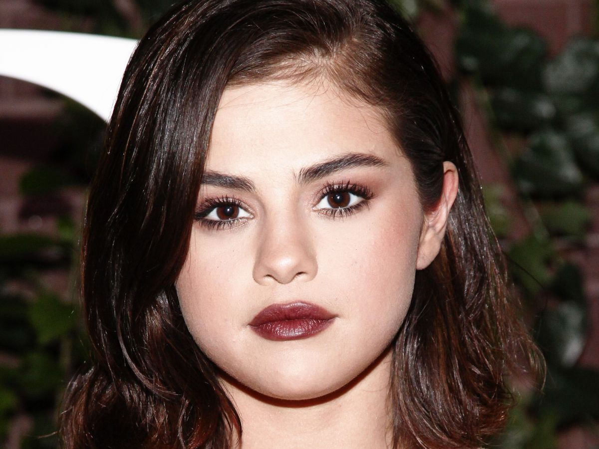 selena gomez fooled us with her latest hair transformation