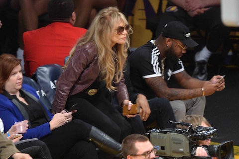 la lakers fanatic dyan cannon never gives up on her team