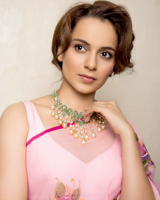 Daily Style Pill Kangana Ranaut has a flirty affair with a hot pink chiffon saree and here’s why we love it! (4)