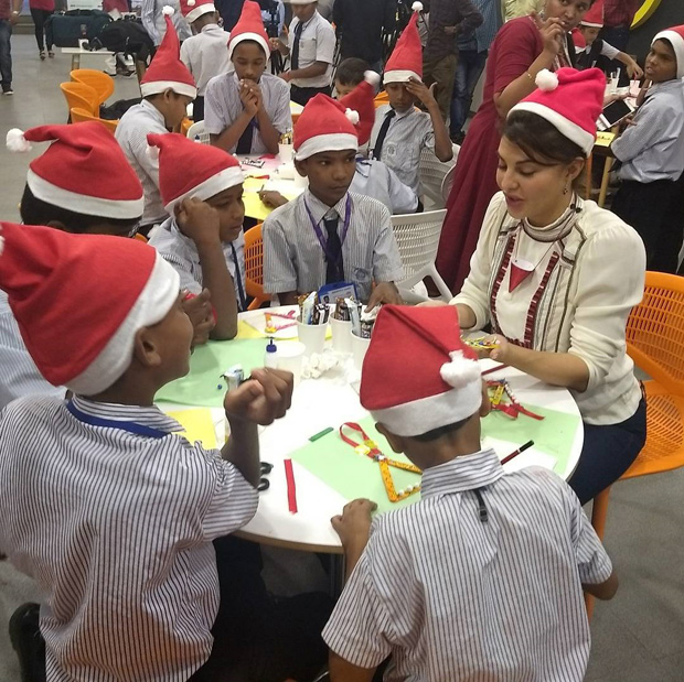 Here’s how Jacqueline Fernandez celebrates Christmas with these underprivileged kids (4)