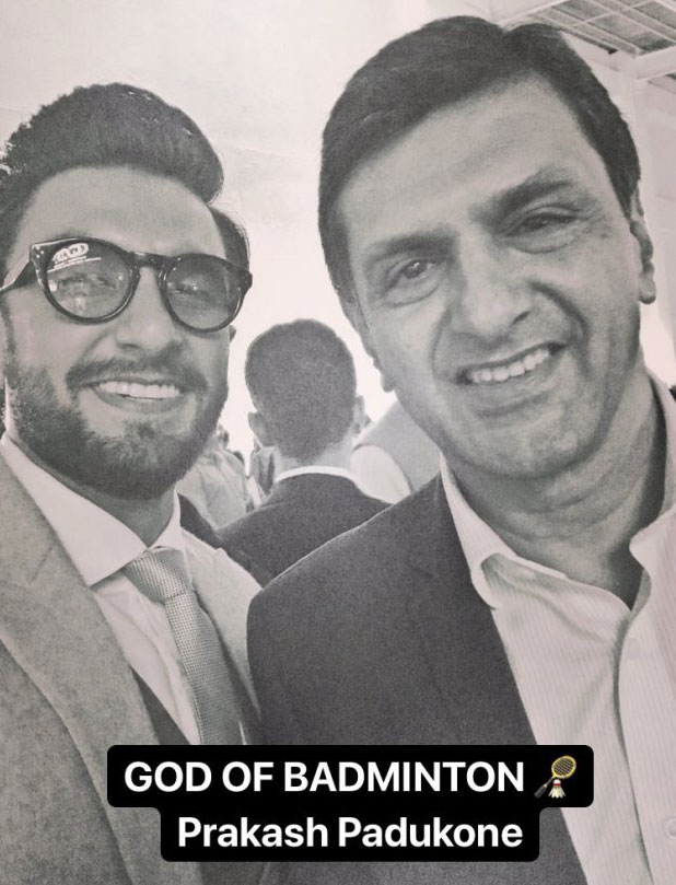 Ranveer Singh strikes a pose with Deepika Padukone's dad Prakash Padukone; meets Abhinav Bindra, Rahul Dravid and others! (2)