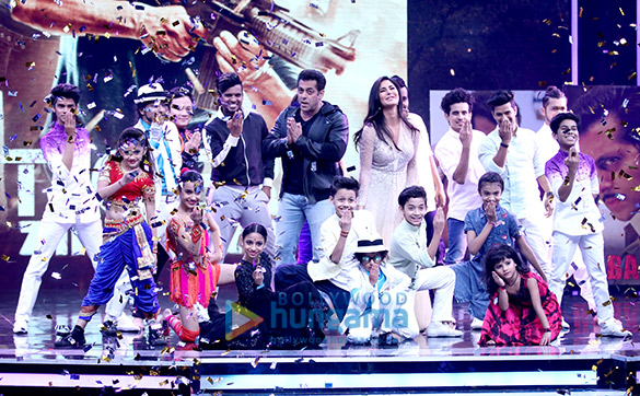 Salman Khan and Katrina Kaif wow the audience on the sets of Super Dancer (2)
