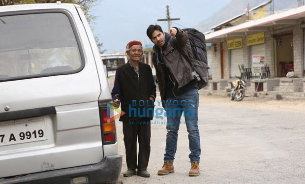 WOW! Varun Dhawan and Banita Sandhu look lovely in these new stills of October (2)