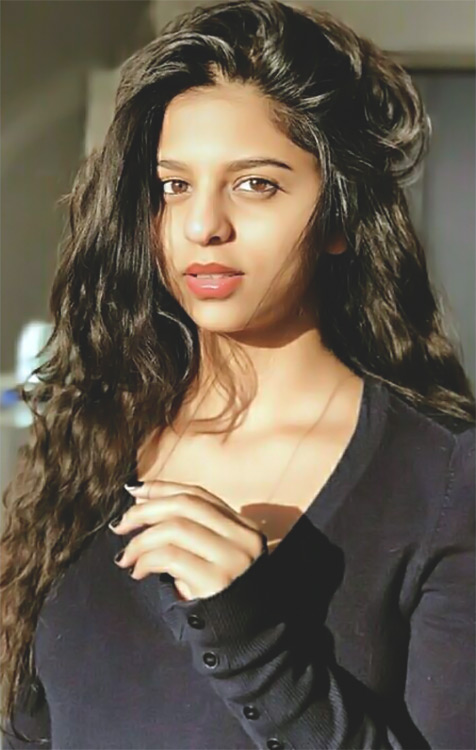from messy hair to smiley face, suhana khan grabs eyeballs in her latest photos