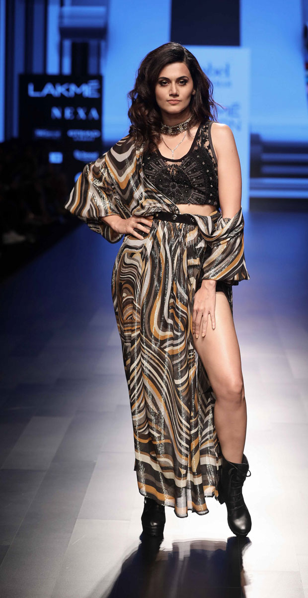 lakme fashion week summer/resort 2018: taapsee pannu oozes oodles of glamour as the showstopper for ritu kumar!