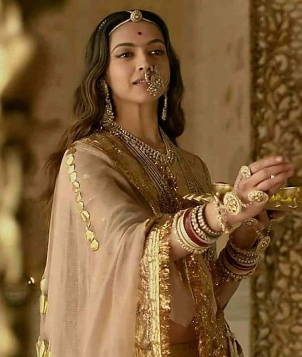 did you know deepika padukone wore 14 gorgeous jewels in the song ‘ek dil ek jaan’ in padmaavat! read the exclusive deets right here!