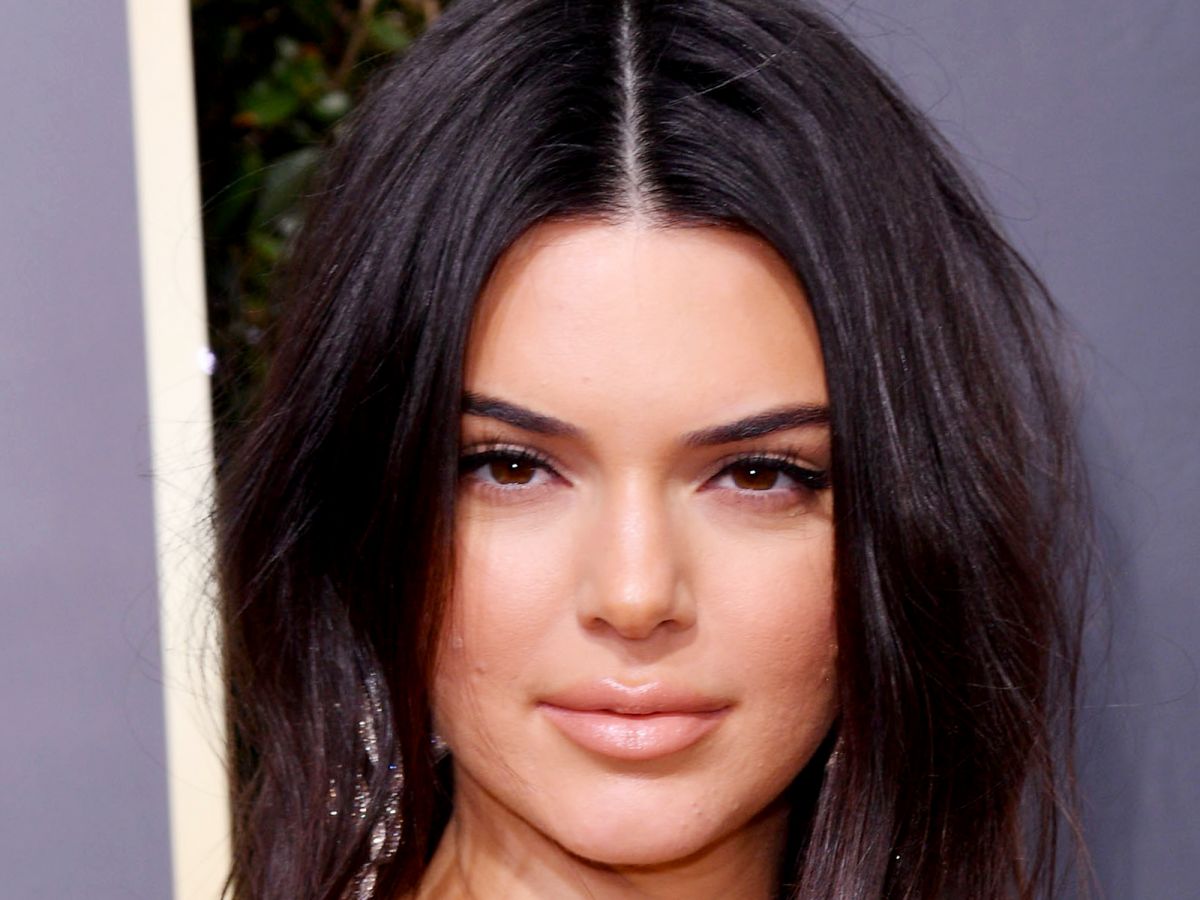 kendall jenner had the best response to someone calling out her acne