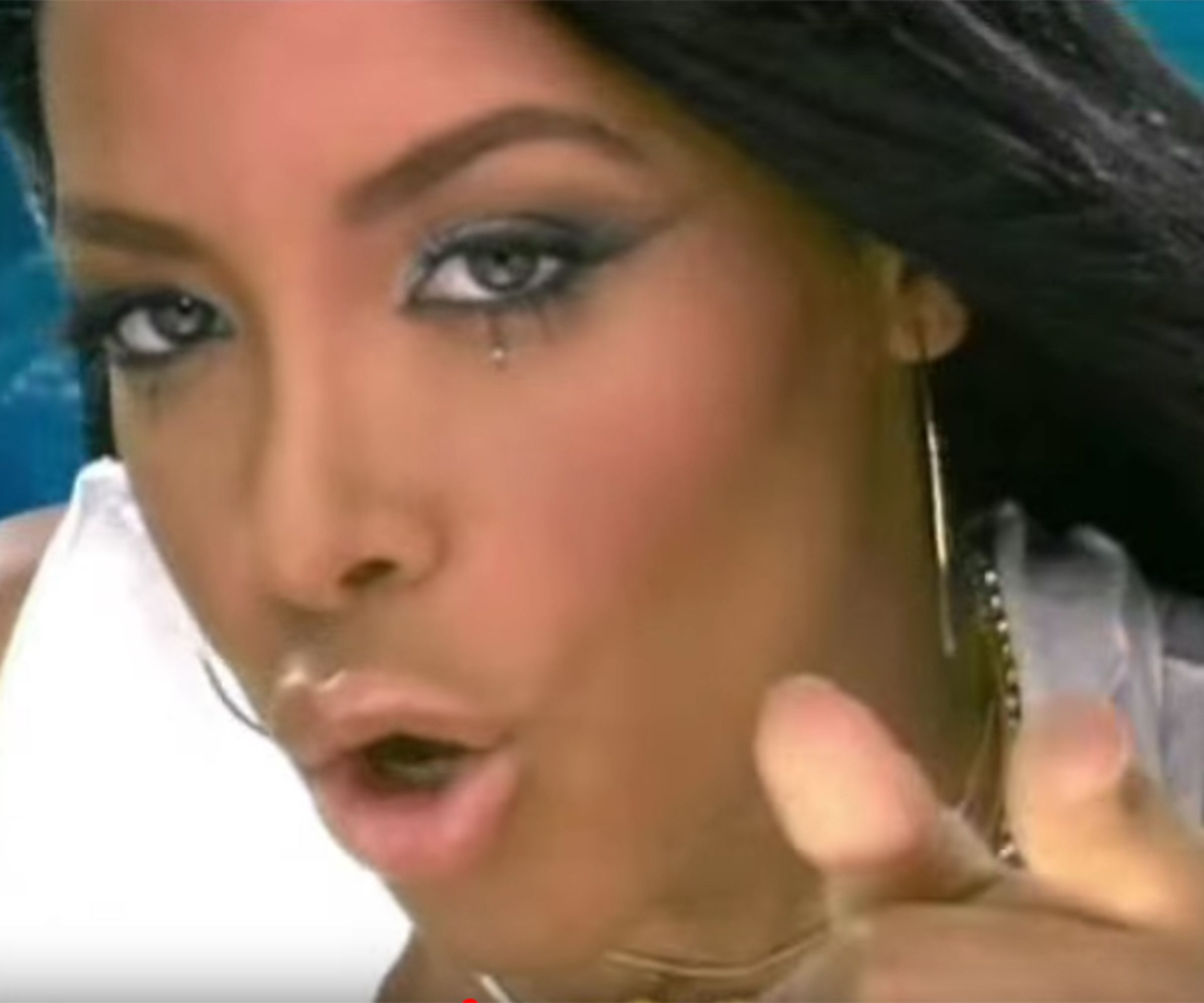 5 of aaliyah’s most iconic beauty looks