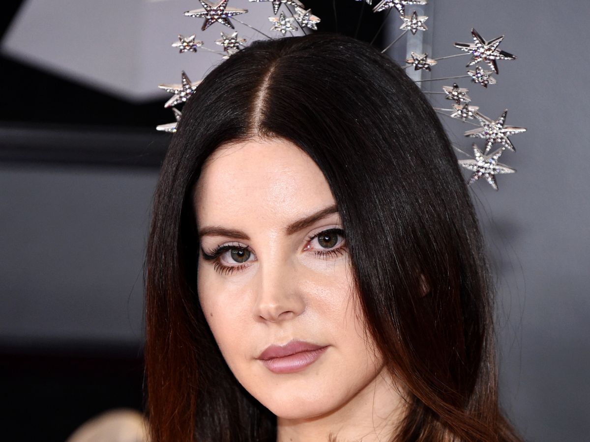 the real inspiration behind lana del rey’s iconic grammys look