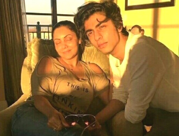 Gauri Khan and Aryan Khan look adorable in this sunkissed picture