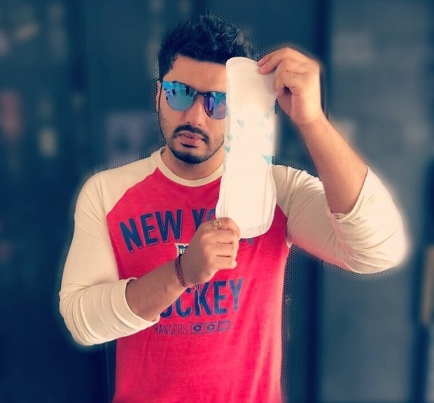 arjun kapoor accepts the pad man challenge and here’s how he does it in style