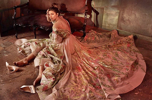 Priyanka Chopra leaves a trail of glitter, couture and oodles of subdued glamour for Harper’s Bazaar Vietnam! Priyanka Chopra leaves a trail of glitter, couture and oodles of subdued glamour for Harper’s Bazaar Vietnam!
