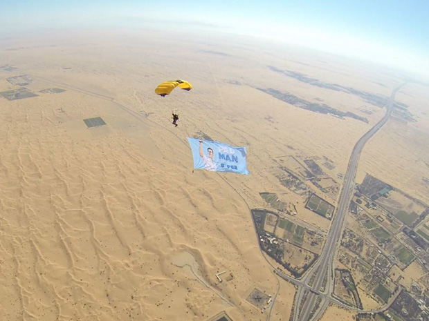 dubai based girl jumps out of a plane to cheer akshay kumar for pad man