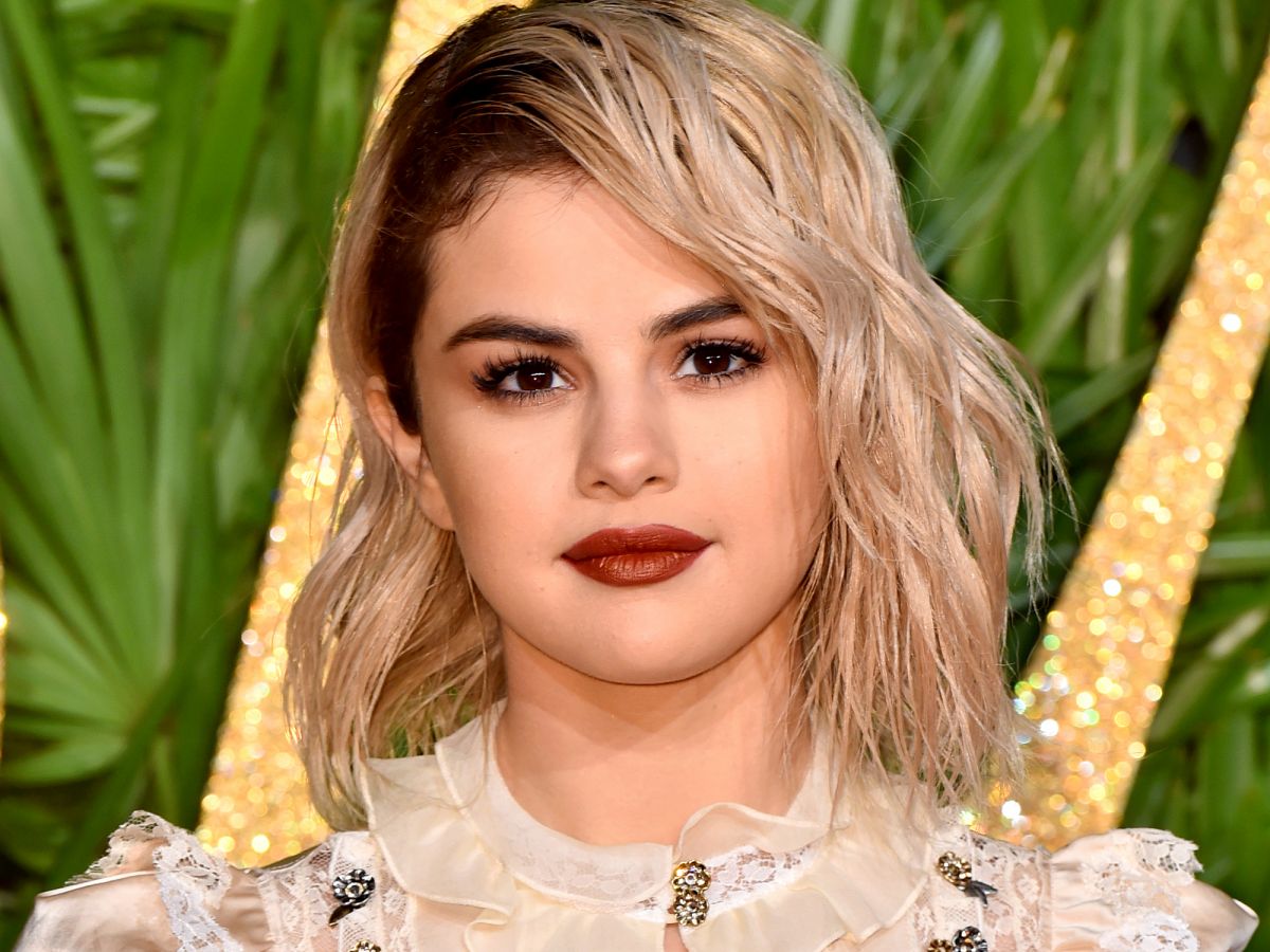 does selena gomez’s new haircut represent something deeper?