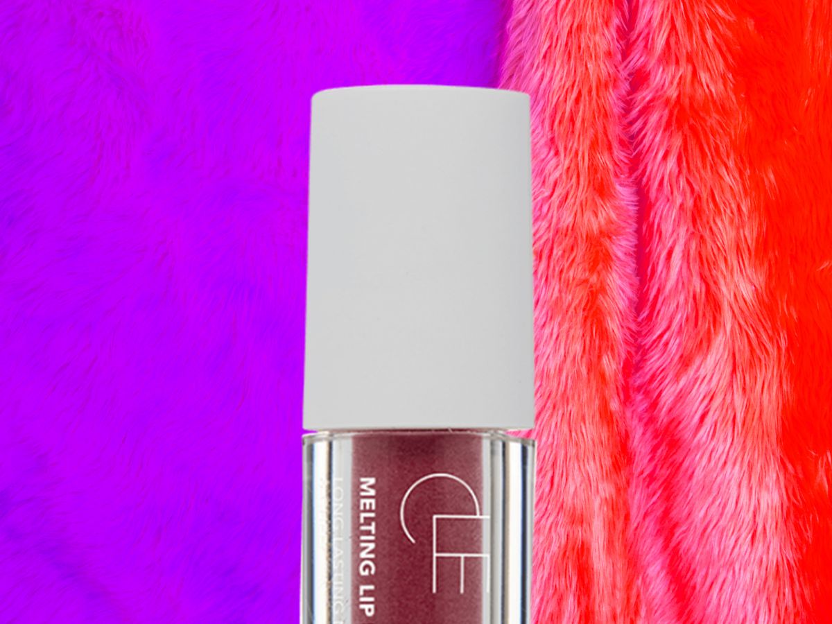 this powder lipstick will be your newest & messiest obsession