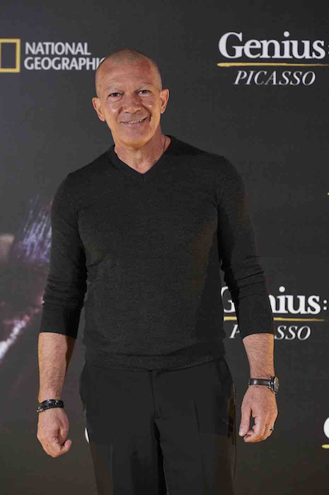 pretty boy antonio banderas shaved it all off