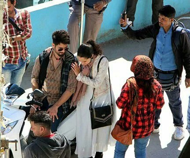 Batti Gul Meter Chalu: Shahid Kapoor and Shraddha Kapoor go on a scooter ride in Tehri