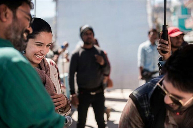 Batti Gul Meter Chalu: Shahid Kapoor and Shraddha Kapoor share a HUG on the sets in Tehri