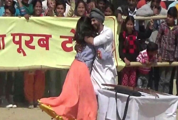 Batti Gul Meter Chalu: Shahid Kapoor and Shraddha Kapoor share a HUG on the sets in Tehri