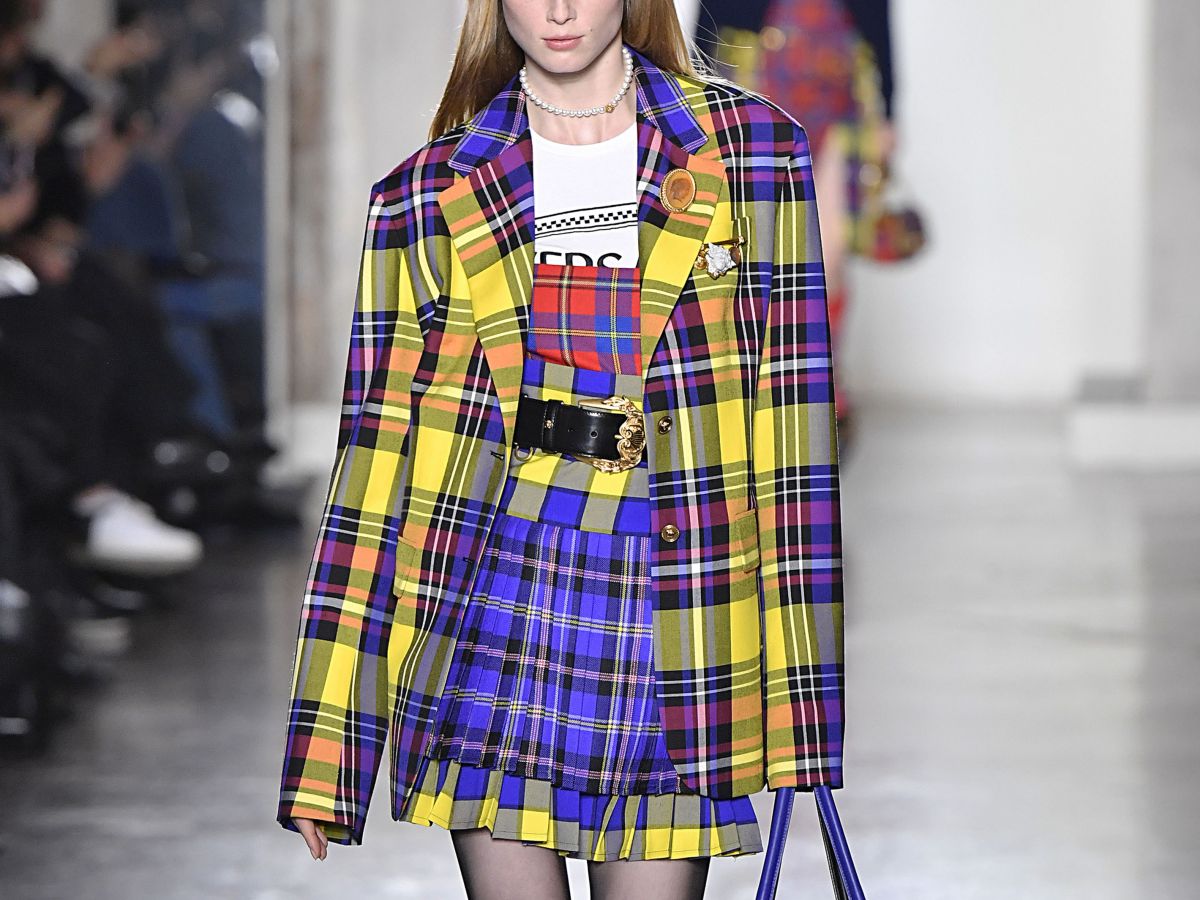 15 Plaid Skirts To Embrace Because The Runways Say So | Oye! Times