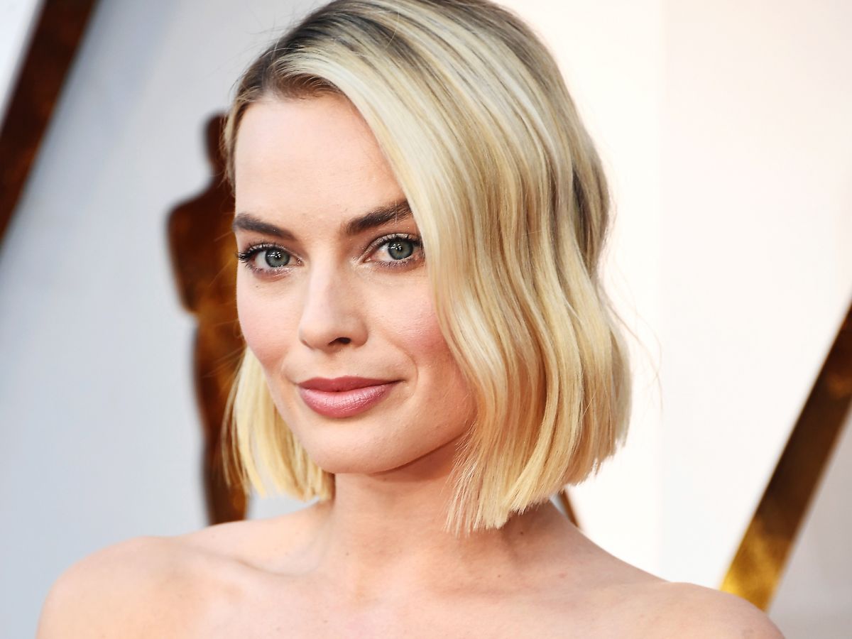 margot robbie just debuted l.a.’s coolest haircut on the oscars red carpet