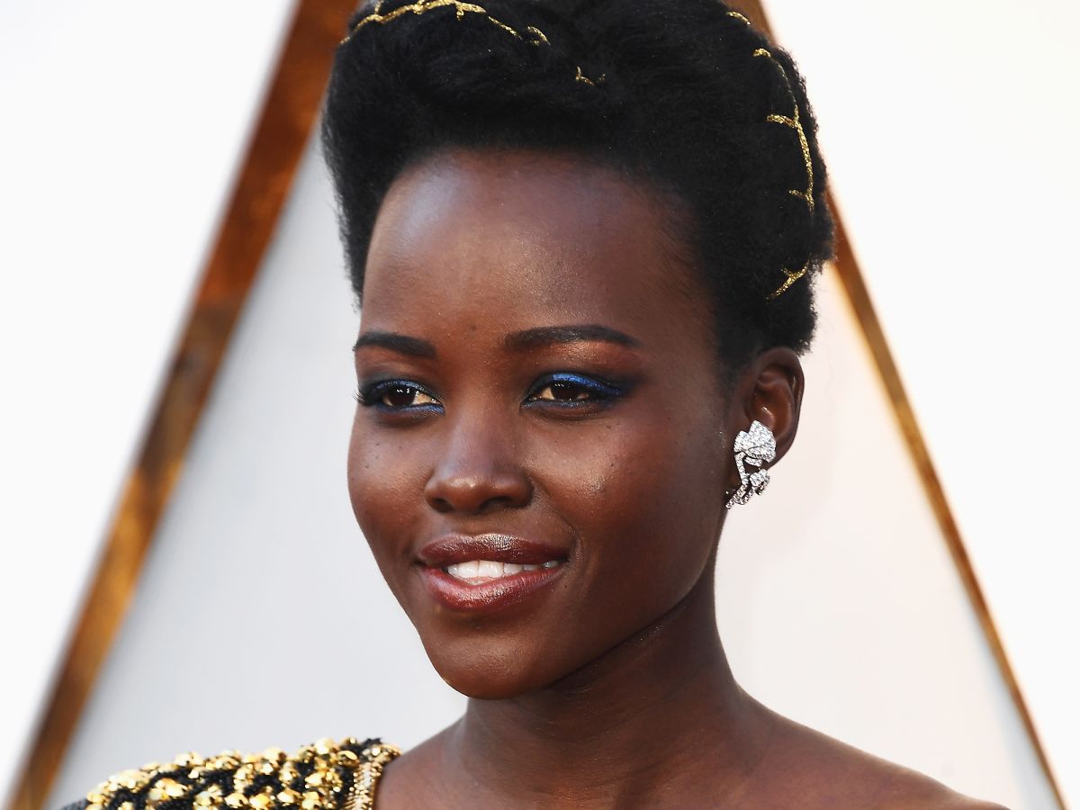 these hair accessories saved the oscars red carpet from beauty boredom