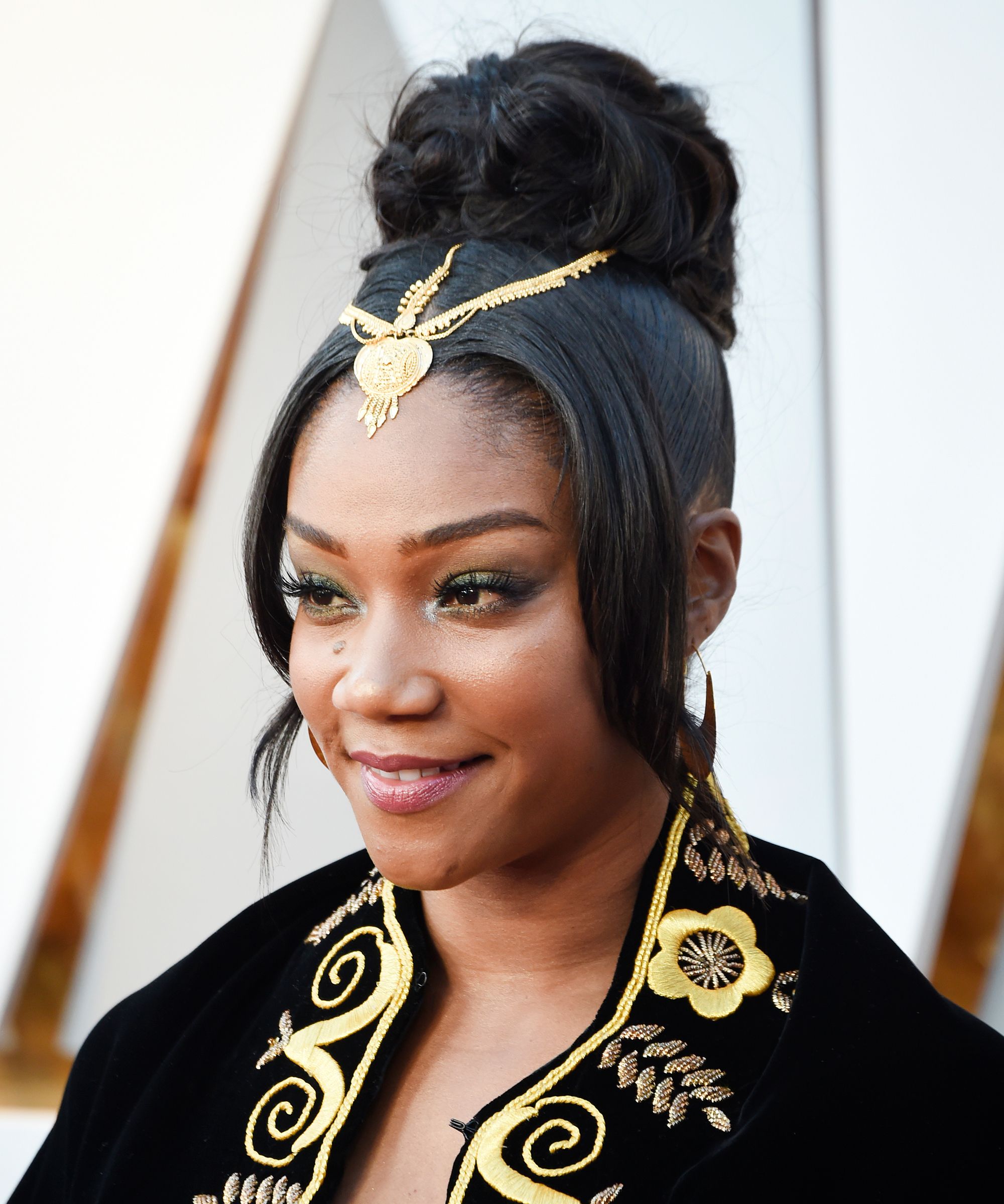 these hair accessories saved the oscars red carpet from beauty boredom