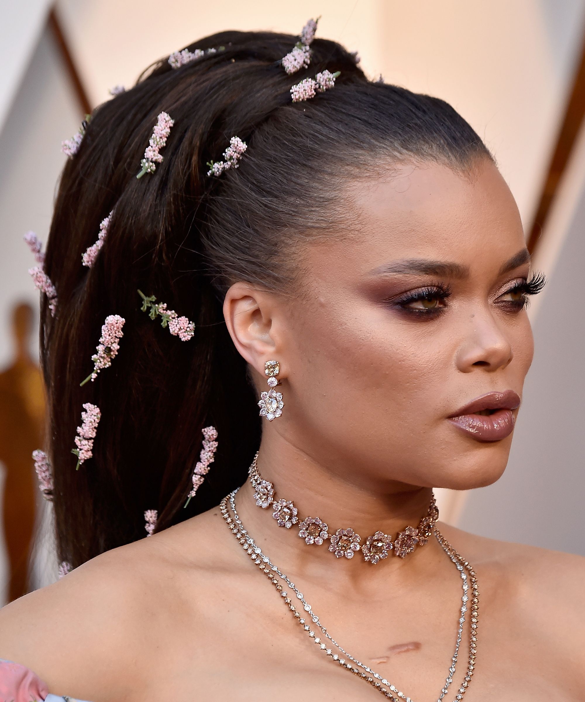 these hair accessories saved the oscars red carpet from beauty boredom