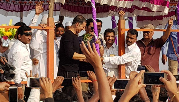 Akshay Kumar showcases his philanthropic side for the people of Satara and it is truly heart-touching