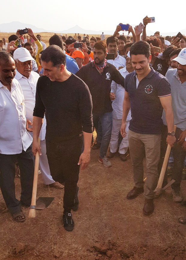 Akshay Kumar showcases his philanthropic side for the people of Satara and it is truly heart-touching