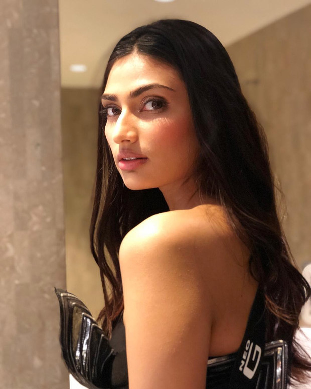 Athiya Shetty wears nude makeup