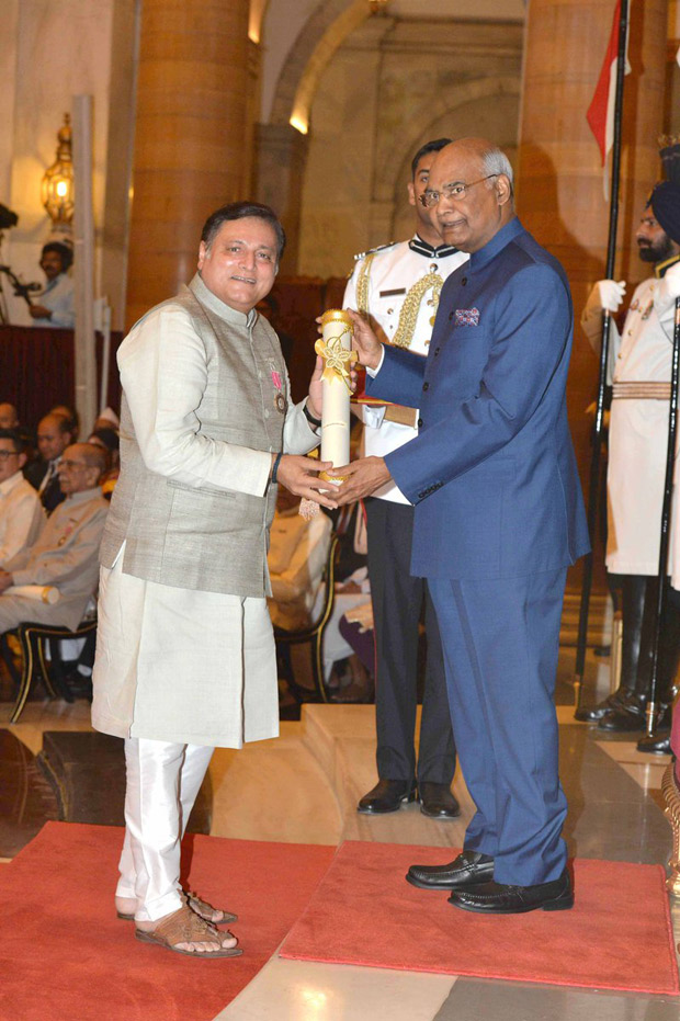 Manoj Joshi conferred with Padma Shri Award by President Ram Nath Kovind at Rashtrapati Bhavan