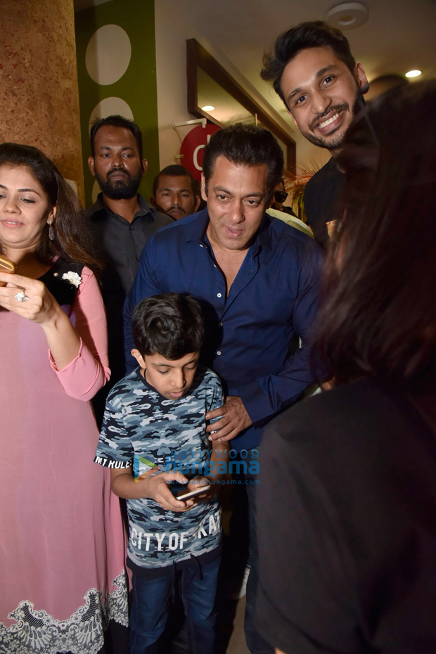 Salman Khan does charity for kids straight after jail (see pictures)