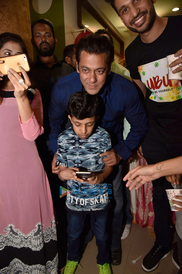 Salman Khan does charity for kids straight after jail (see pictures)