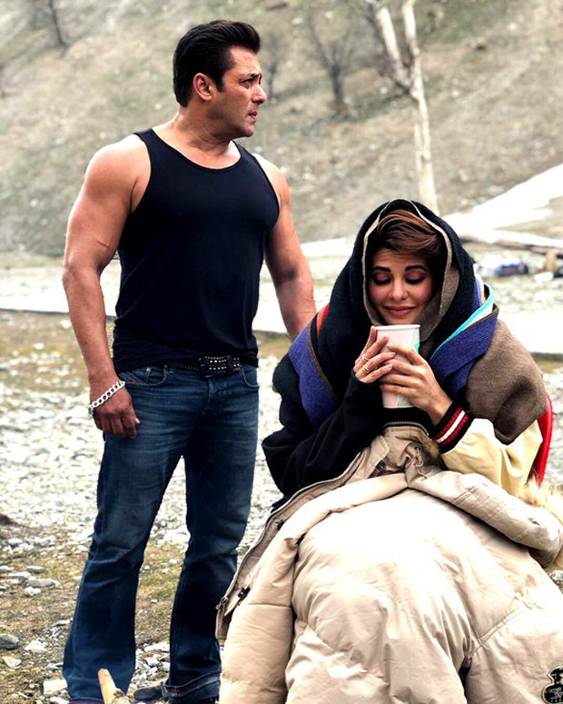 salman khan turns too hot to handle for jacqueline fernandez in the chilly sonmarg!