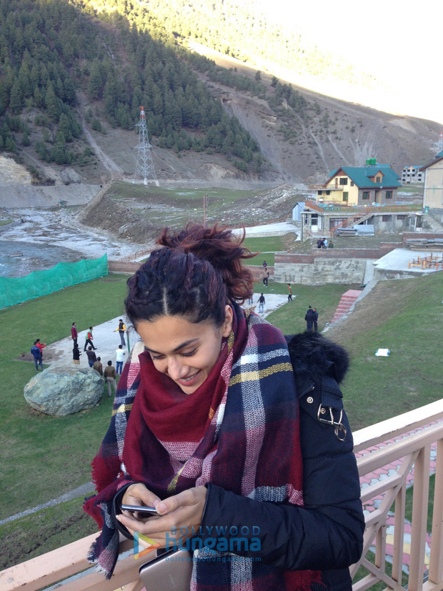 despite unrest in kashmir valley, taapsee pannu and the team continue to shoot manmarziyaan