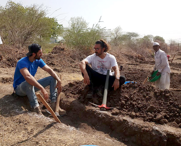 After Alia Bhatt, Ranbir Kapoor joins Aamir Khan in shramdaan for Paani Foundation