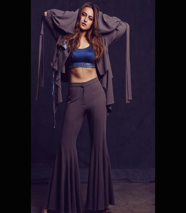 Sonakshi Sinha flaunts those toned abs