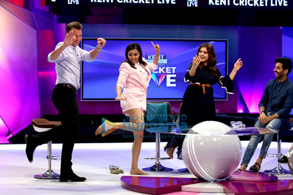 veere di wedding: kareena kapoor, sonam kapoor, swara bhaskar and others teach brett lee to dance on kent cricket live