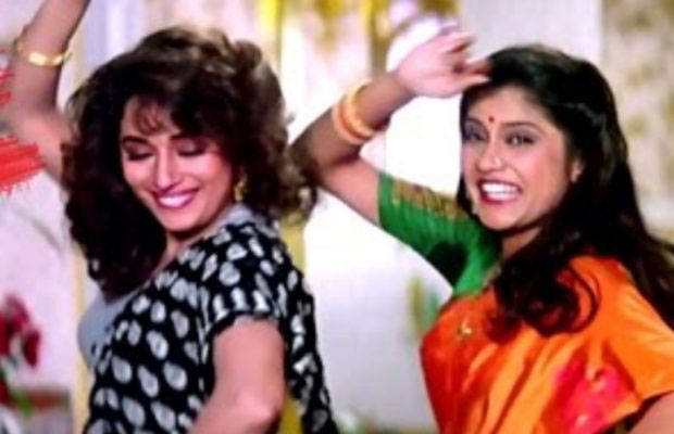 WATCH: Madhuri Dixit and Renuka Shahane re-create Lo Chaali Mai from Hum Aapke Hain Koun 