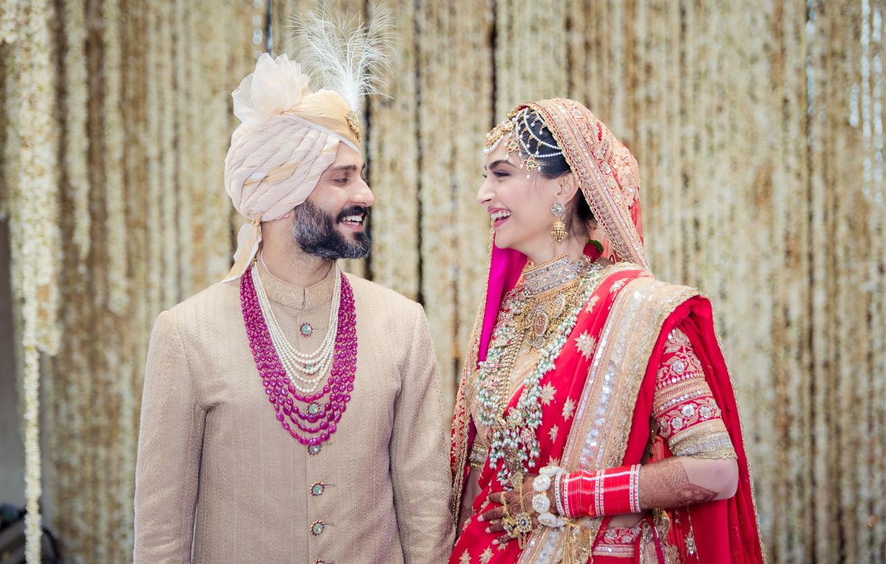 sonam kapoor – anand ahuja wedding live updates: newly wed mr and mrs ahuja smile for the cameras, ranveer singh finally makes an entry